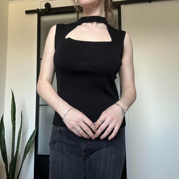 2000s Vintage Keyhole Cut Out Top - Picture 4 of 8